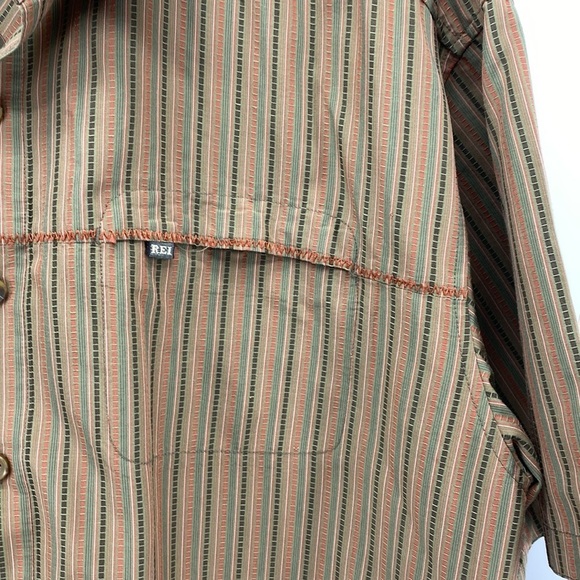 REI UPF 50 Casual Short Sleeve Button Down Shirt side pocket - Picture 5 of 11